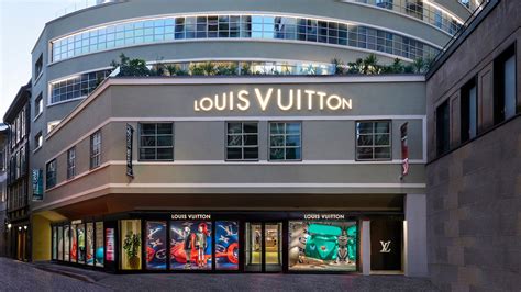 sede louis vuitton milano|louis vuitton milano black friday.